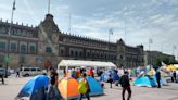 Inicia reubicación de plantón de la CNTE en el Zócalo por cierre de campaña de Sheinbaum