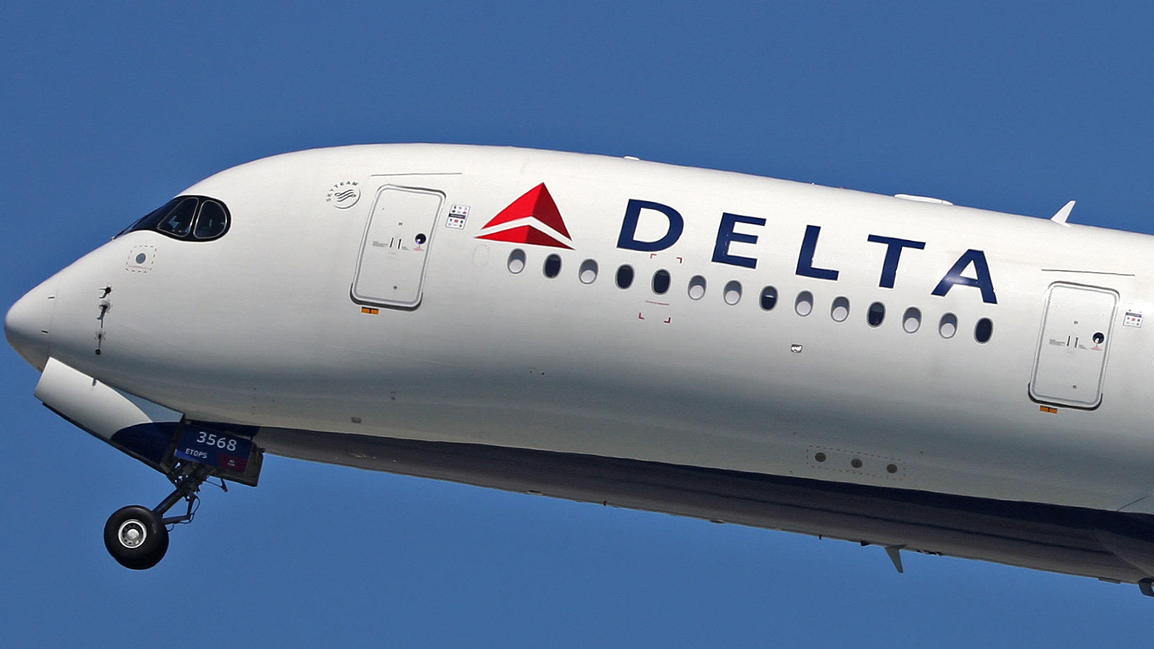 Lightning strike forces Delta flight to Rome to return to Boston