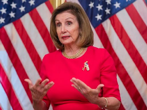 Pelosi entrega su apoyo “oficial, personal y político” a Kamala Harris como candidata - La Tercera