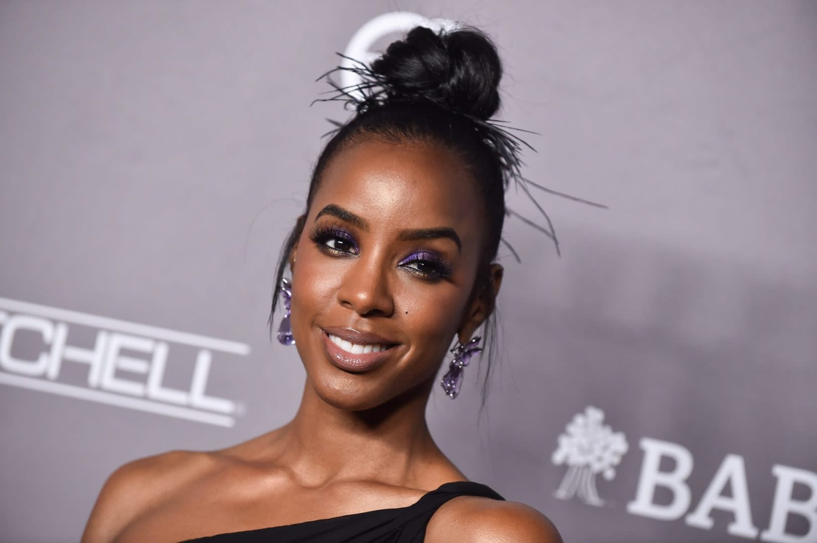 Kelly Rowland embraces the cold plunge challenge