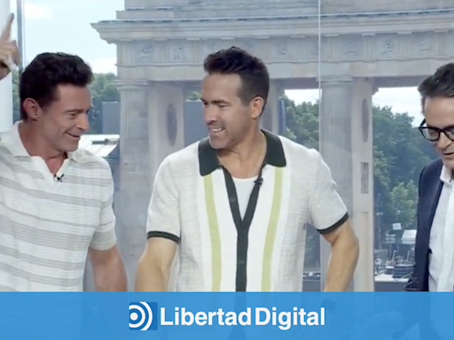 Hugh Jackman y Ryan Reynolds irrumpen en el plató de TVE: "¡Viva España!"
