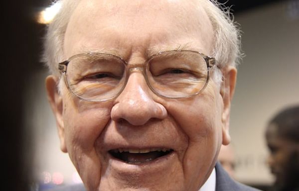 Warren Buffett Bought $7.1 Billion of This Stock Over the Past Year, and He's Probably Buying More This Month