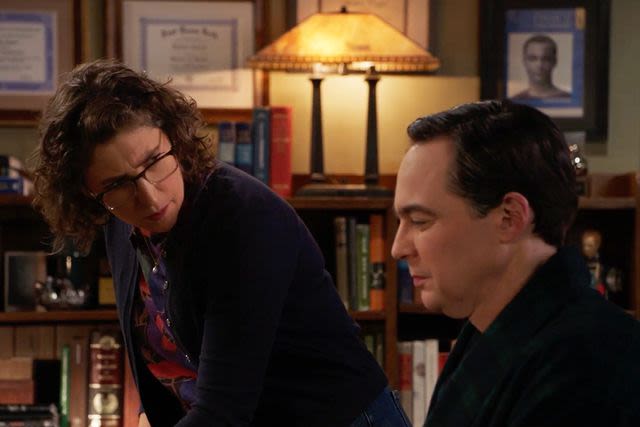 See Jim Parsons and Mayim Bialik Bicker Like an Old Married Couple in “Young Sheldon” Series Finale (Exclusive)