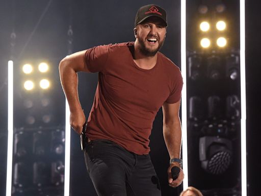 Luke Bryan Takes A Tumble On Stage, Puts Footage Of Fall On Big Screen!