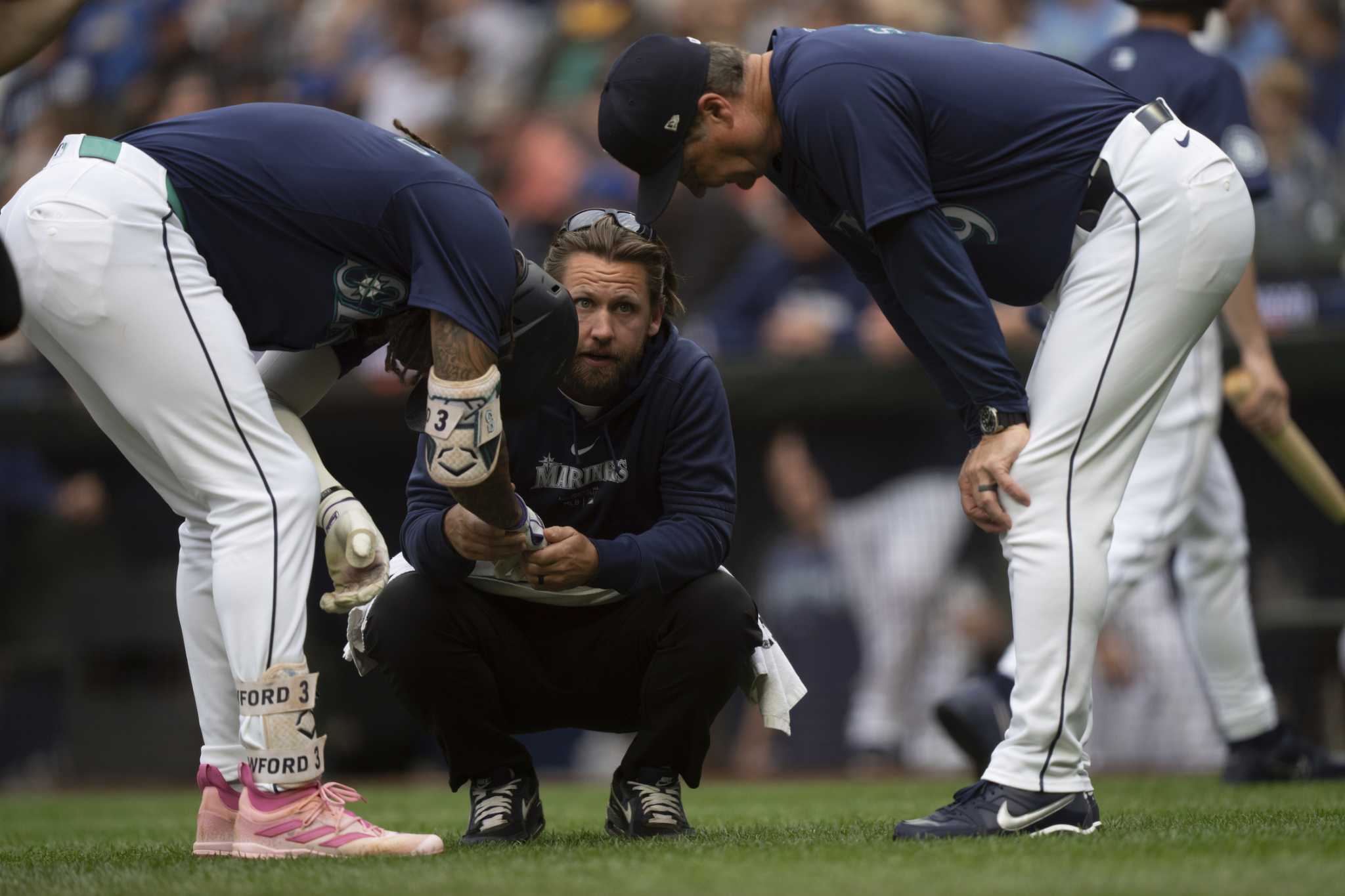 J.P. Crawford has hairline fracture in pinky after taking HBP in first inning