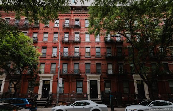 Steve Croman sells troubled Hell's Kitchen apartment complex to nonprofit with development plans - New York Business Journal