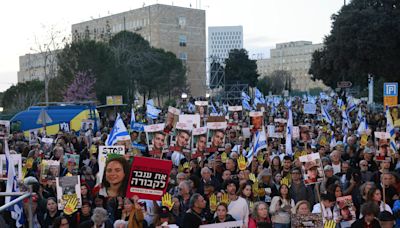 Familias israelíes divididas en búsqueda de rehenes de Hamás