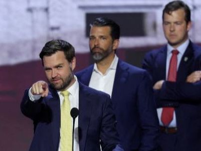 J.D Vance acepta su candidatura a vicepresidente y alaba a Trump en "una noche de esperanza" para EEUU