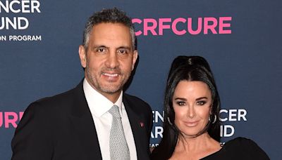 Mauricio Umansky kisses blonde - one year after Kyle Richards split