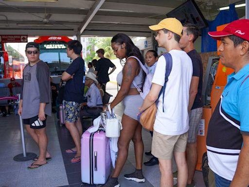 'Alerta vermelho': México evacua zonas turísticas do famoso balneário de Cancún antes da chegada do furacão Beryl