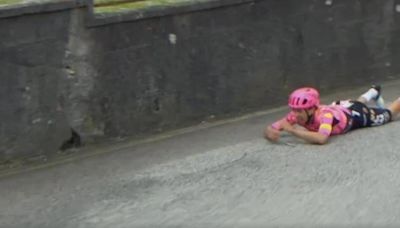 Andrea Piccolo abandona el Giro de Italia tras una horrible caída