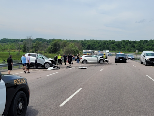 One driver dead after wrong-way crash on Hwy. 401 in Kingston, Ont.