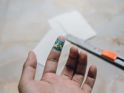 Physicists determined the paper most likely to give you a paper cut