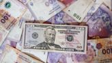 El dólar acelera su escalada en una Argentina crispada por la incertidumbre