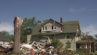 ‘I knew it was going to fall’: Man killed by tree that fell on Akron home