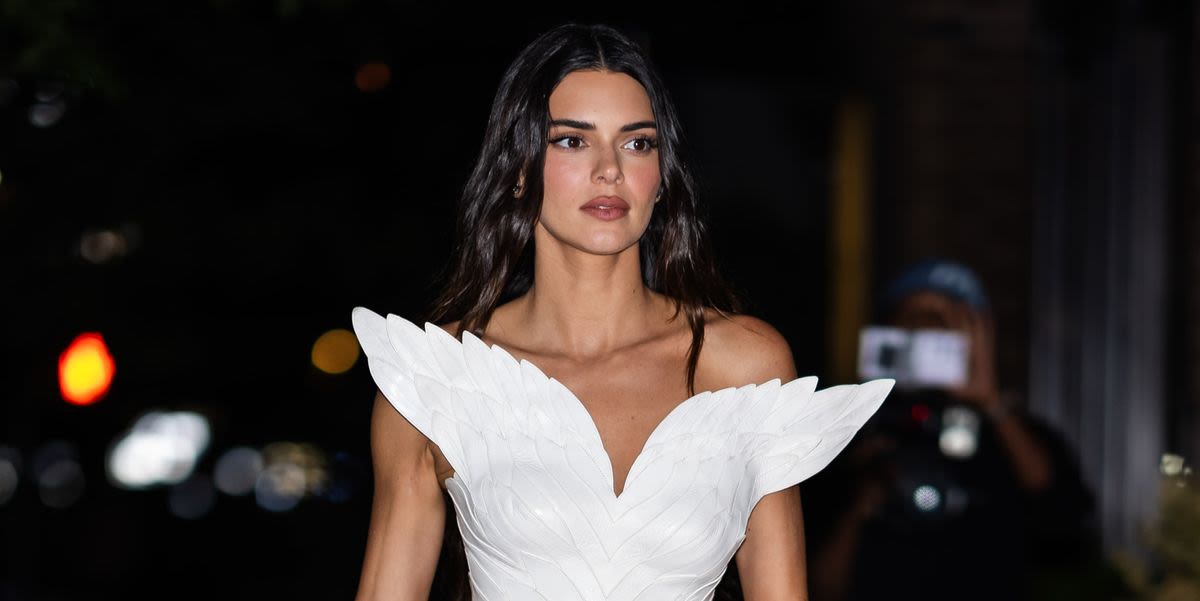 Kendall Jenner Walks Barefoot Around the Louvre (No, Really) in the Dreamiest Date-Night Dress