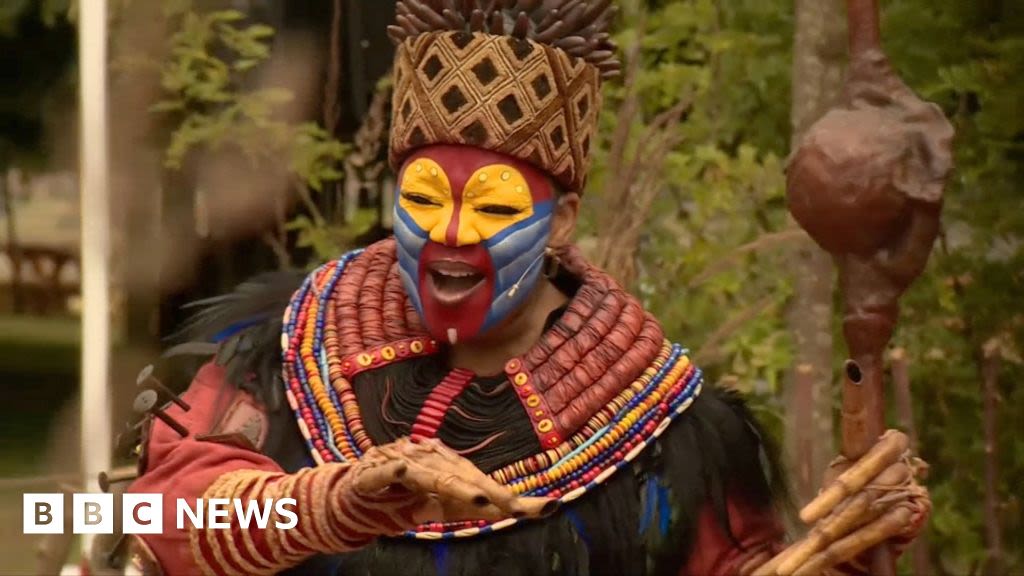 Hampton Court: Festival celebrates 25 years of The Lion King