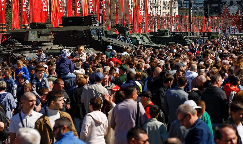 Russians throng to display of Western ‘trophy’ tanks captured in Ukraine