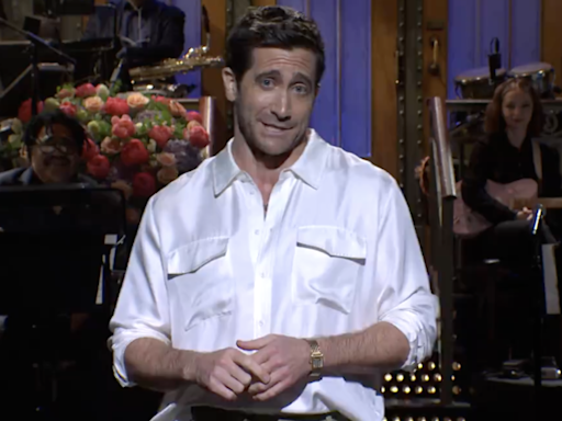 Jake Gyllenhaal Proves He Can Sing With 'SNL' Season 49 Monologue