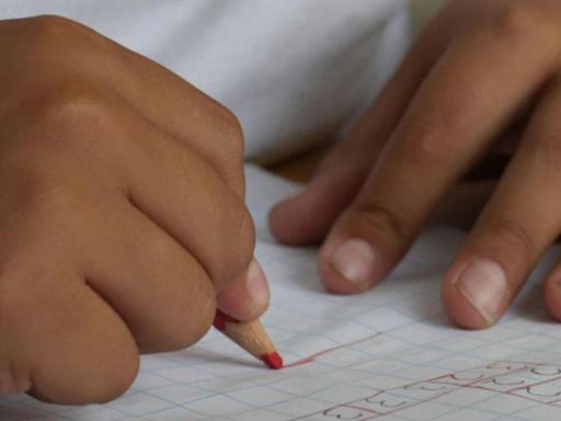 Niño jugaba durante el descanso y un vidrio le atravesó el pecho, en colegio de Medellín