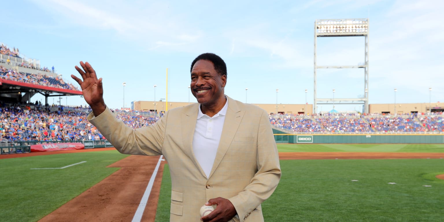 Dave Winfield is getting a statue dedication ... in Alaska