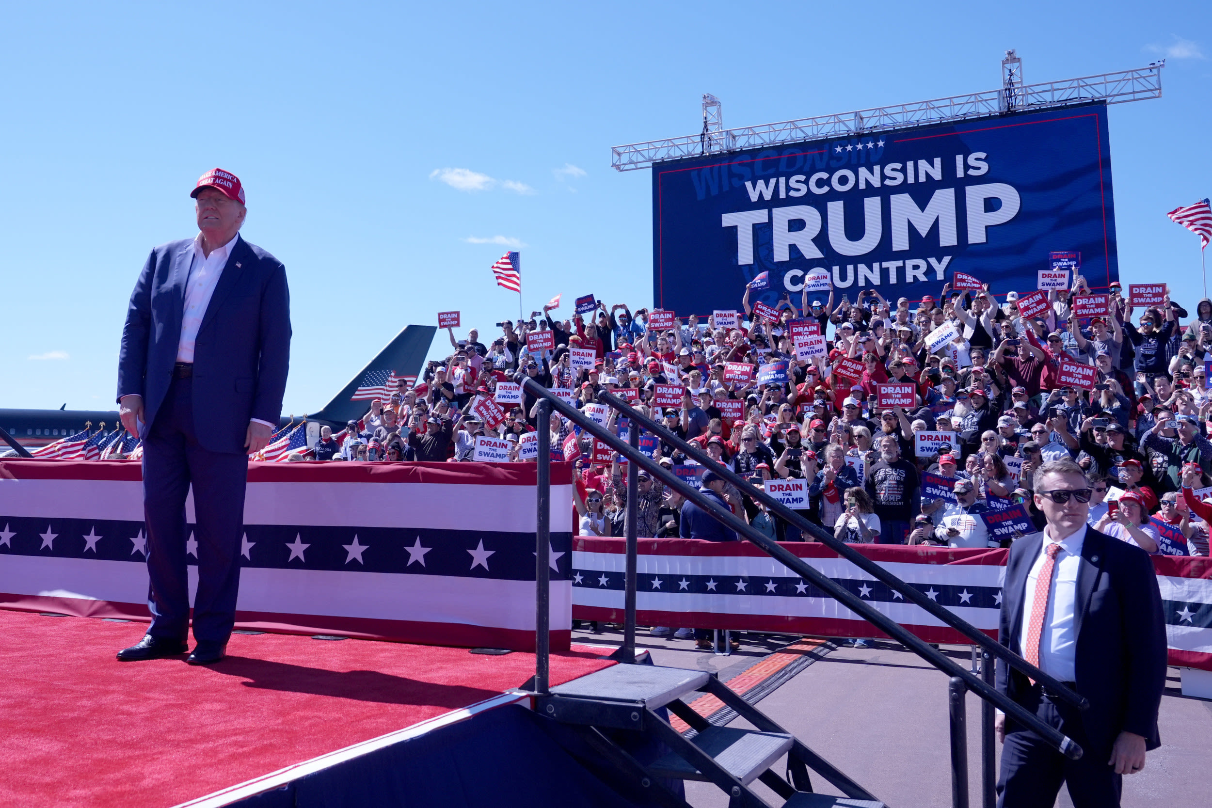 Donald Trump suddenly stops rally to call for "medic" to help attendee