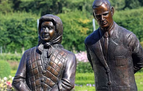 "It just doesn't look right": New statue of Queen Elizabeth II divides opinion