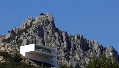 11 incredible clifftop homes around the world