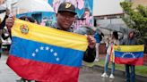 Cientos de venezolanos votan en Colombia, a pesar de la lluvia | El Universal