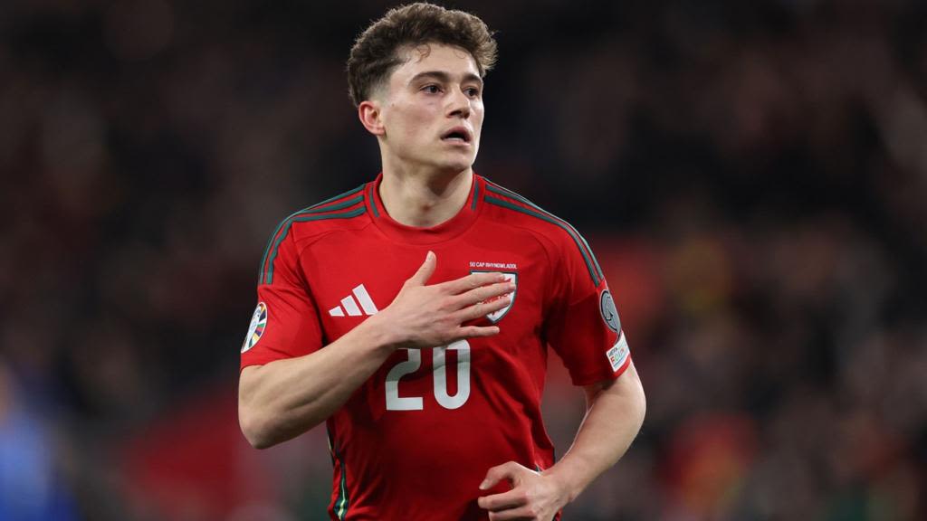 Daniel James: Rob Page backs Wales and Leeds United winger