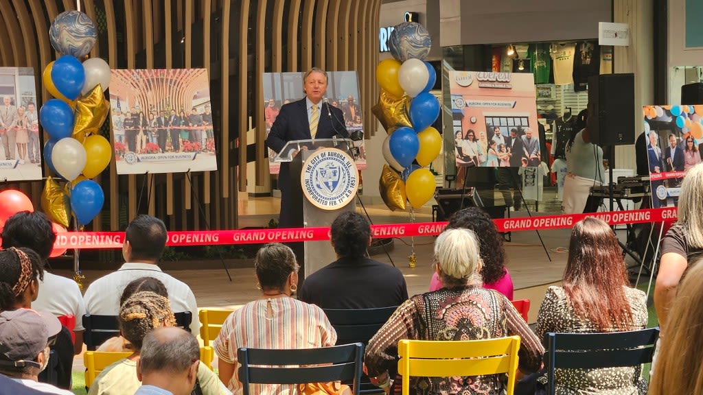 Event welcomes 12 new businesses to Fox Valley Mall in Aurora