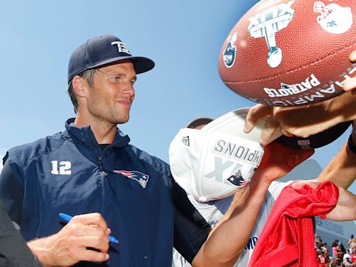 Tom Brady accused of ruining collectibles with shoddy autograph at $3,600 event: 'It's horrible'