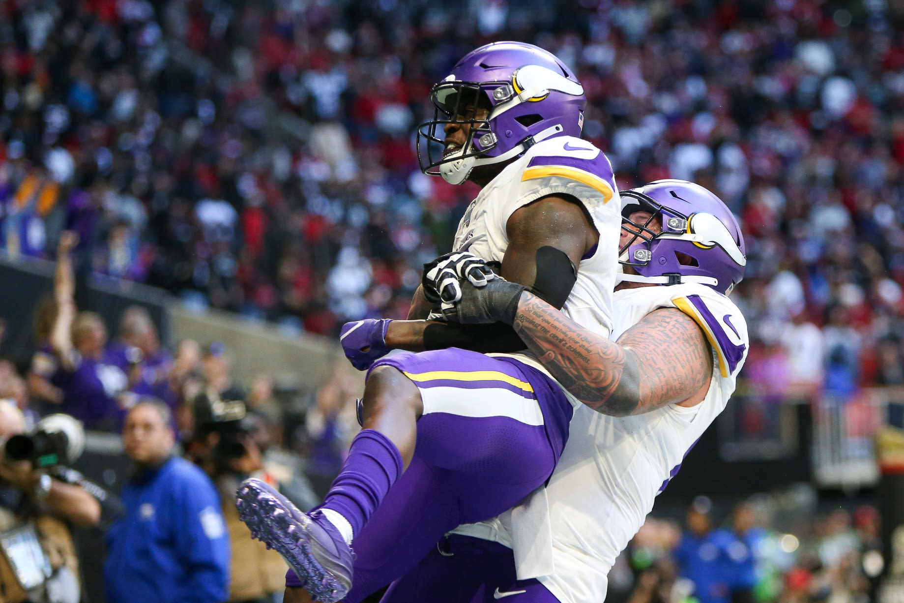 Vikings re-sign offensive lineman Dalton Risner to one-year deal