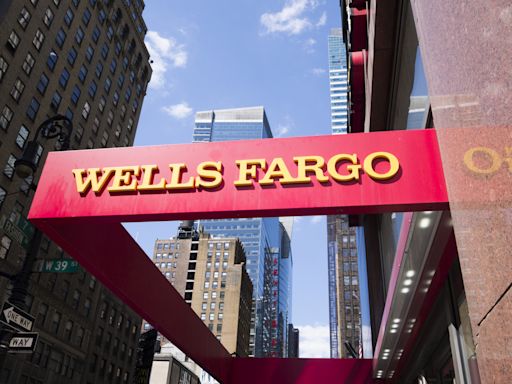 Is Wells Fargo & Company (NYSE:WFC) the Best Bank Stock Pick of Jim Cramer?