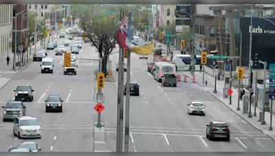 Parts of downtown Winnipeg without power as Manitoba Hydro responds to underground equipment fire