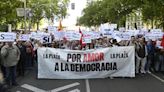 Nueva concentración en apoyo a Pedro Sánchez en el Congreso bajo el lema "por amor a la democracia"