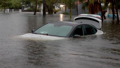 Se esperan "inundaciones repentinas catastróficas" en Florida mientras continúan las fuertes lluvias: emiten raro nivel de riesgo máximo