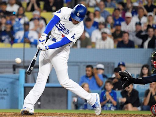 Freeman hits grand slam in 8th inning to lift Dodgers to 4-1 win over Red Sox