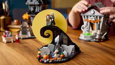 I am obsessed with this new Lego Nightmare Before Christmas set