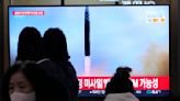 Norcorea lanza misil mientras EEUU, Seúl preparan maniobras