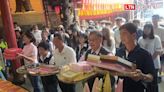 「魁星糕照」國高中生祈福 豐原百年老店獻狀元糕祝高分上榜 - 自由電子報影音頻道