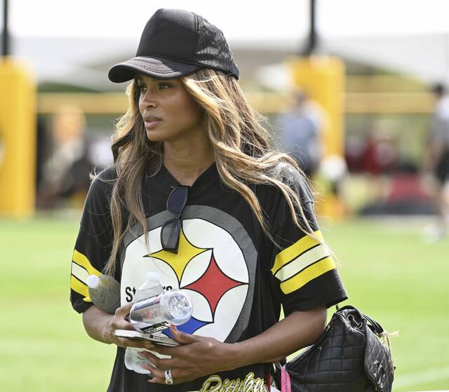 Ciara watches husband Russell Wilson at Steelers training camp
