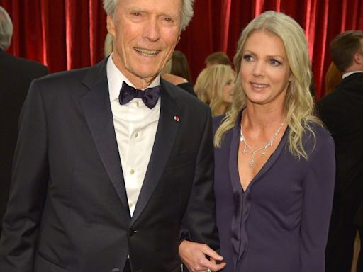 Christina Sandera, pareja de Clint Eastwood, murió de un ataque al corazón