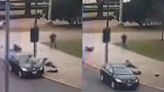 Video: un hombre se distrajo con el celular y atropelló a dos barrenderas que estaban trabajando en una plaza