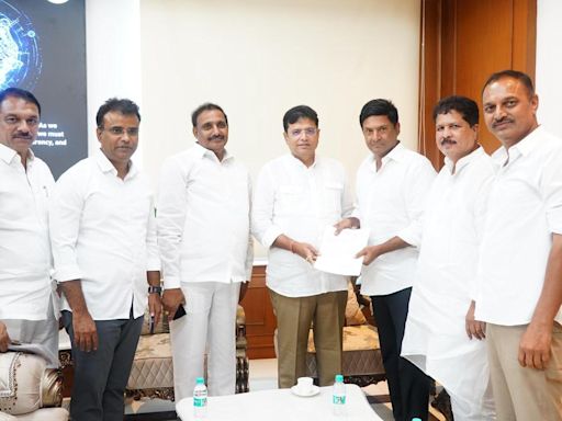 BRS MLAs meet Minister Sridhar Babu for development activities in constituencies