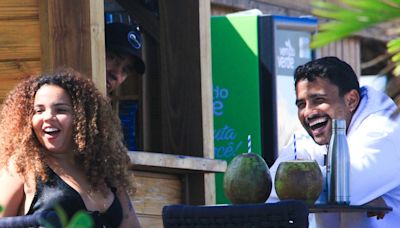 Giovanna Pitel e Lucas Pizane se divertem em dia de praia no Rio; veja cliques