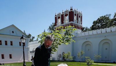 Arqueólogos rusos exponen lápidas antiguas en el Monasterio de Novodévichi de Moscú