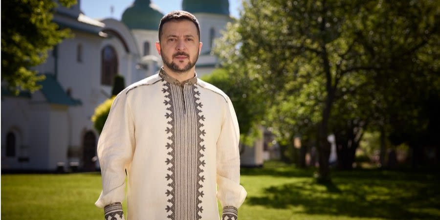 Ukrainians kneel only in prayer — Zelenskyy