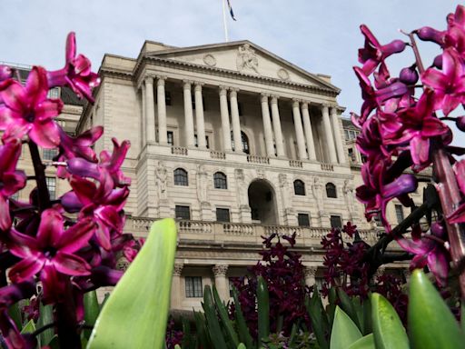 Banks a ‘law unto themselves’ as mortgages rise and savings rates drop