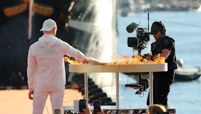 Francia detiene a persona que planeaba "acción violenta" durante el relevo de la antorcha olímpica